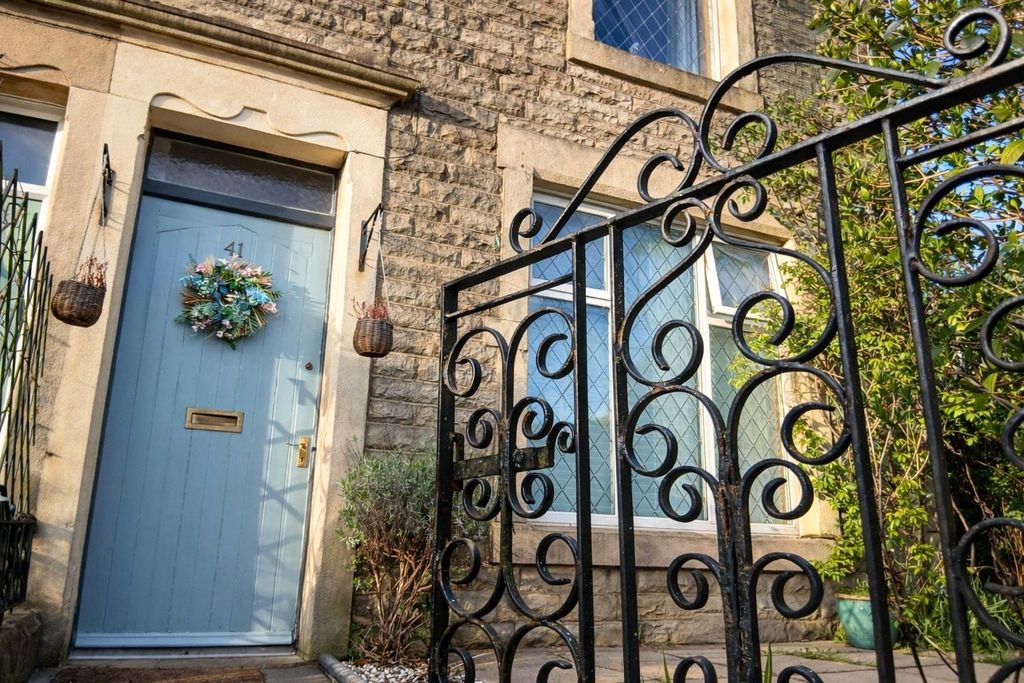 Property photo 1 of 18 Front