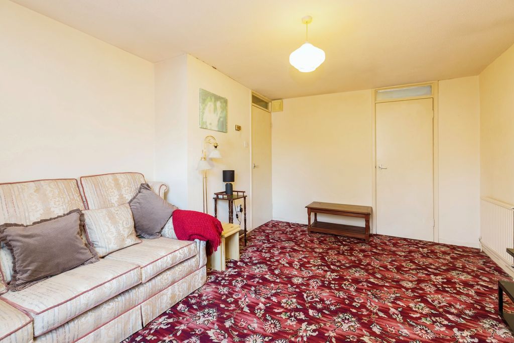 Property photo 3 of 14 Lounge