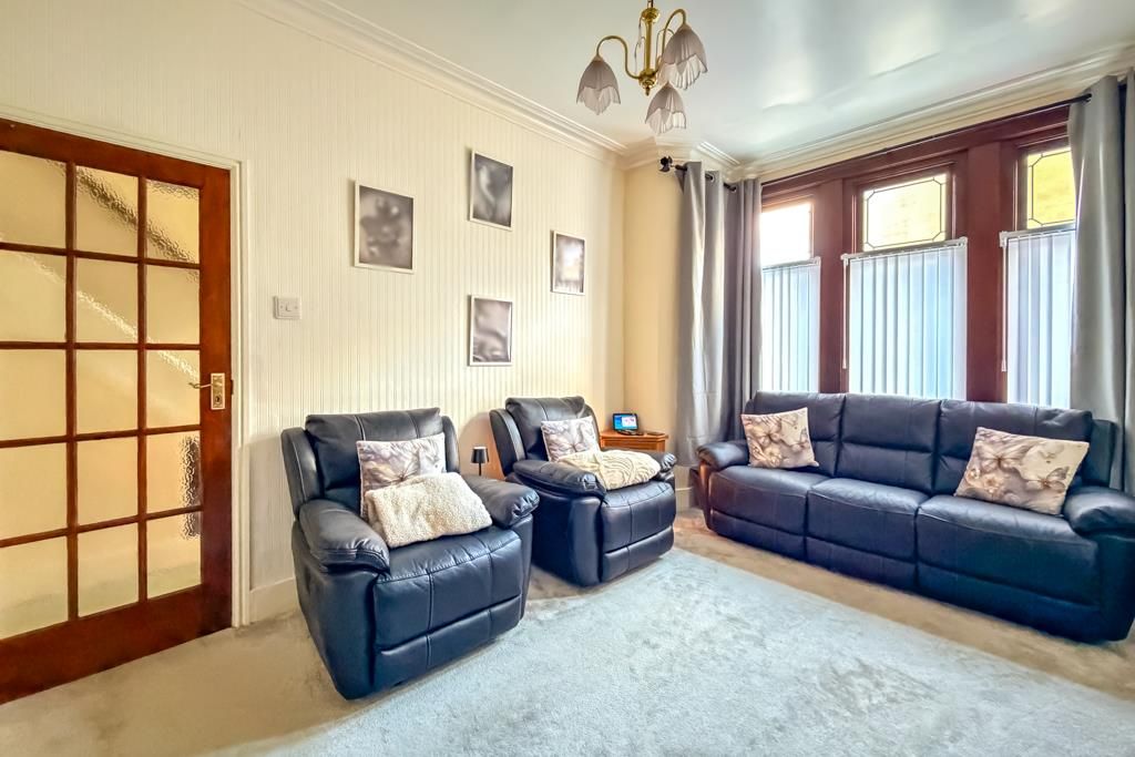 Property photo 3 of 20 Lounge