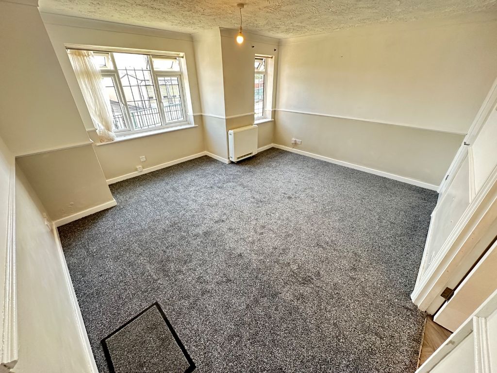 Property photo 2 of 6 5204292