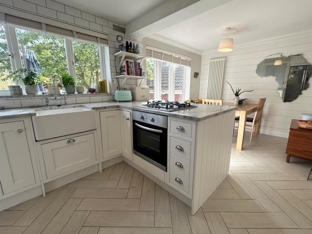 Property photo 2 of 14 Kitchen