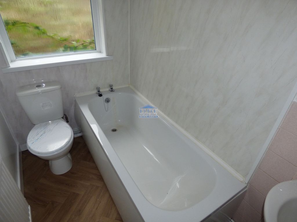 Property photo 2 of 6 Bathroom