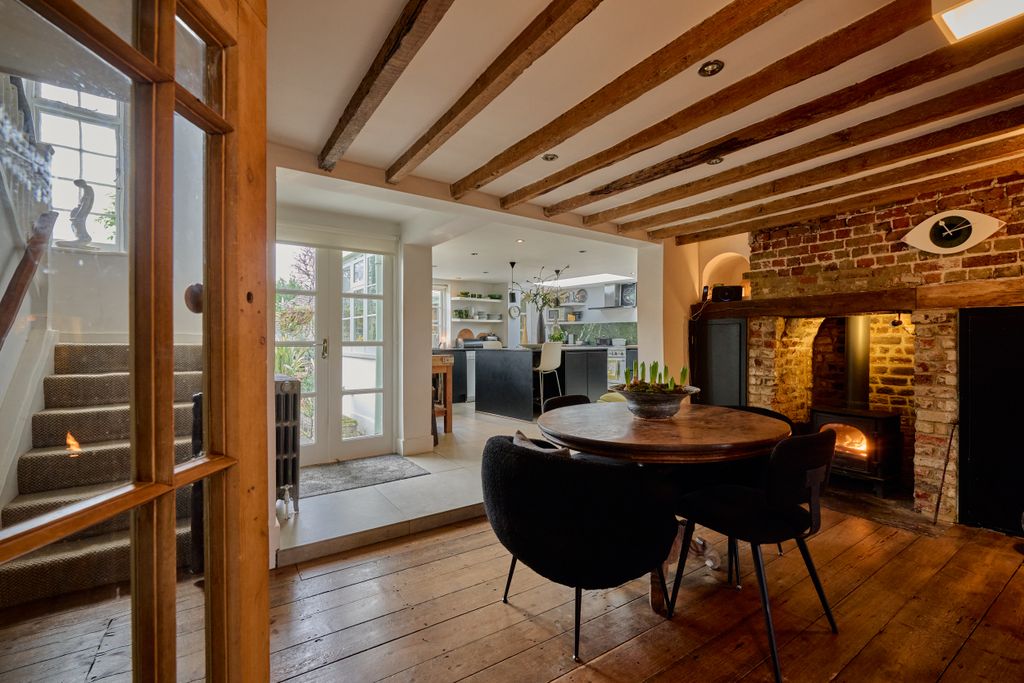 Property photo 3 of 27