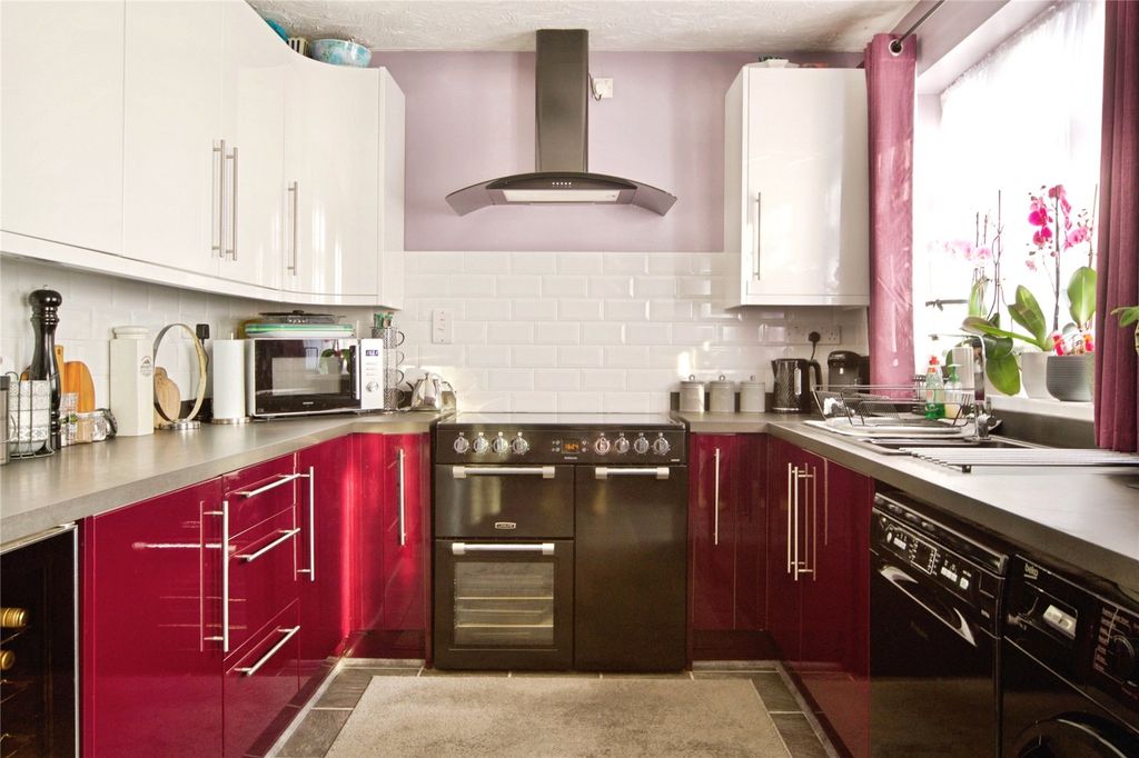 Property photo 2 of 28 Picture No. 09