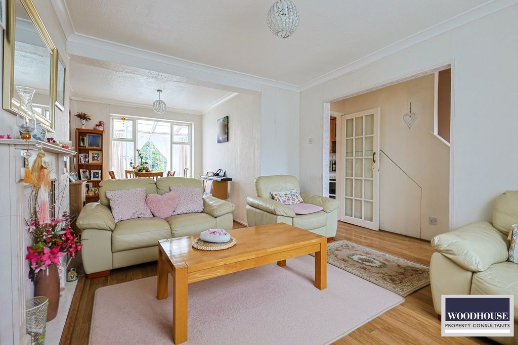 Property photo 2 of 28