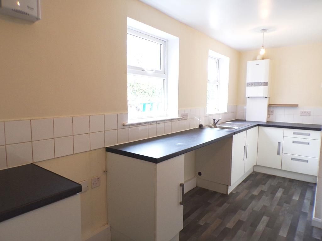 Property photo 3 of 6 Kitchen