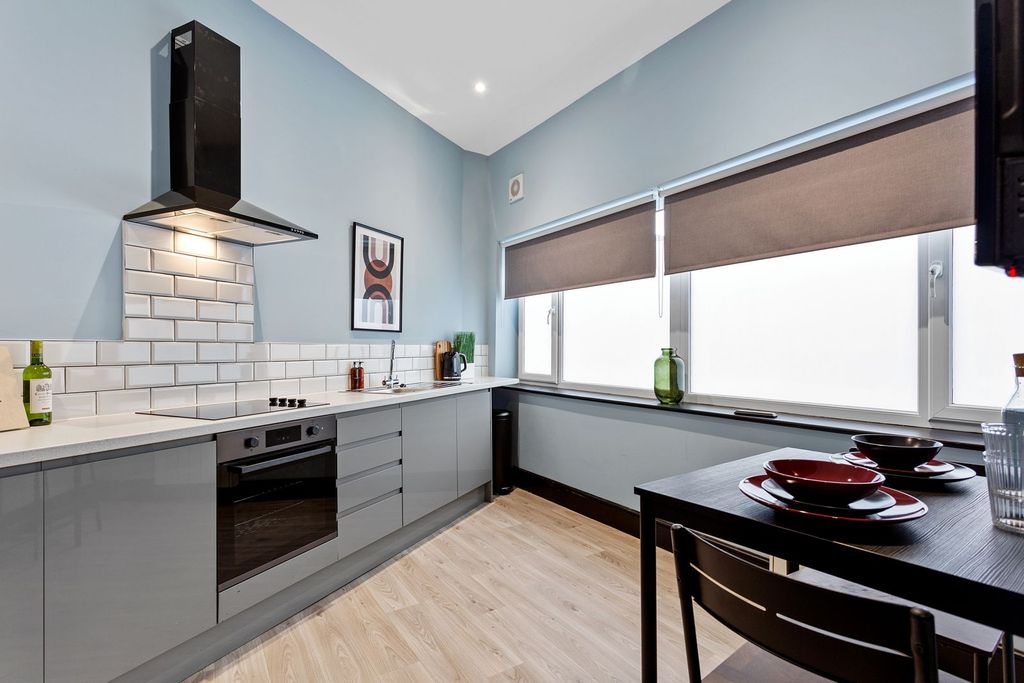 Property photo 2 of 6 Kitchen