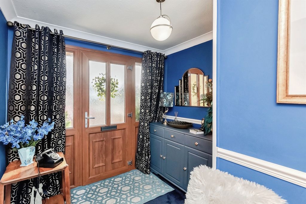 Property photo 3 of 32
