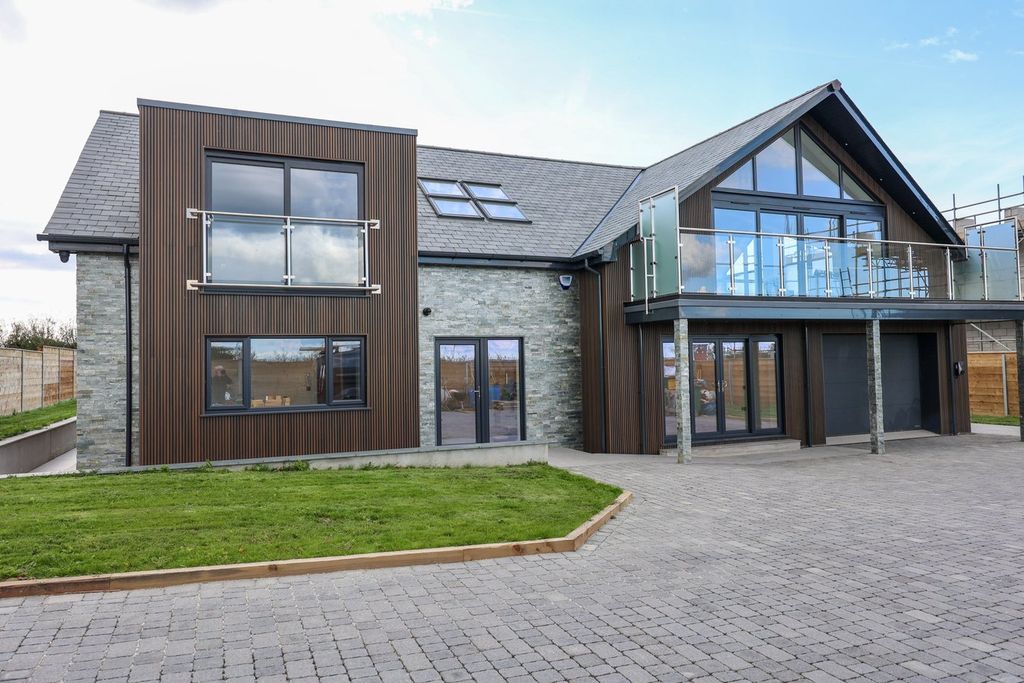 Property photo 1 of 29