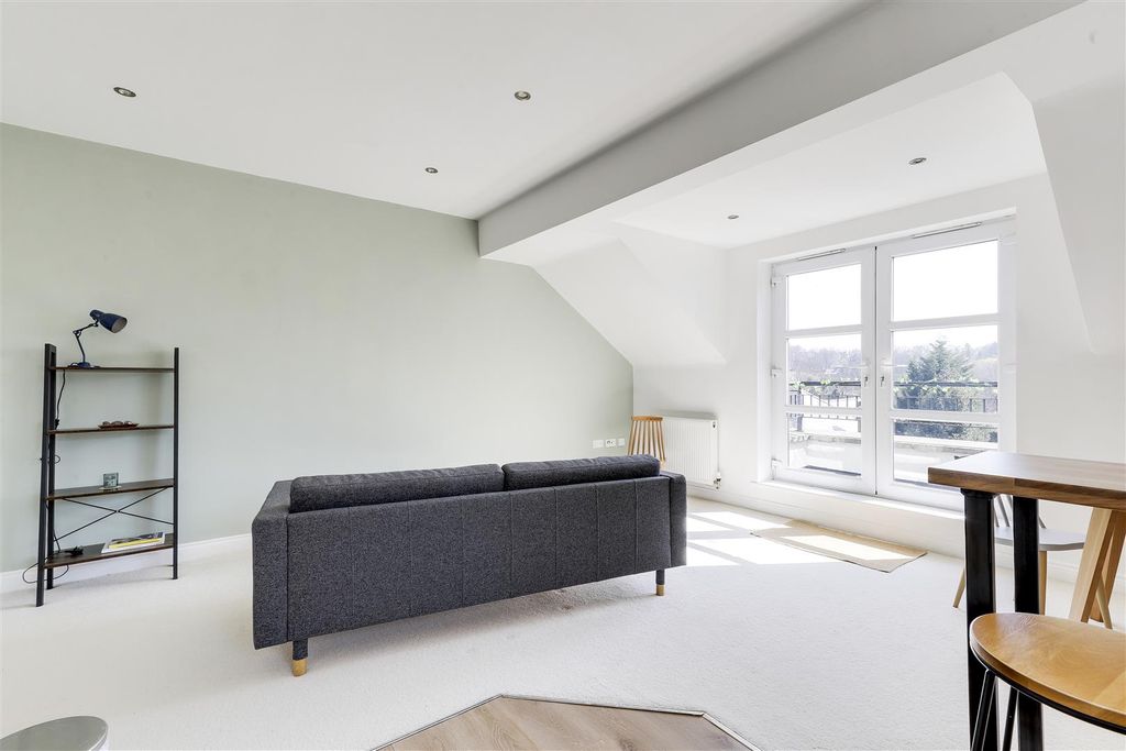 Property photo 3 of 13 5020.Jpg