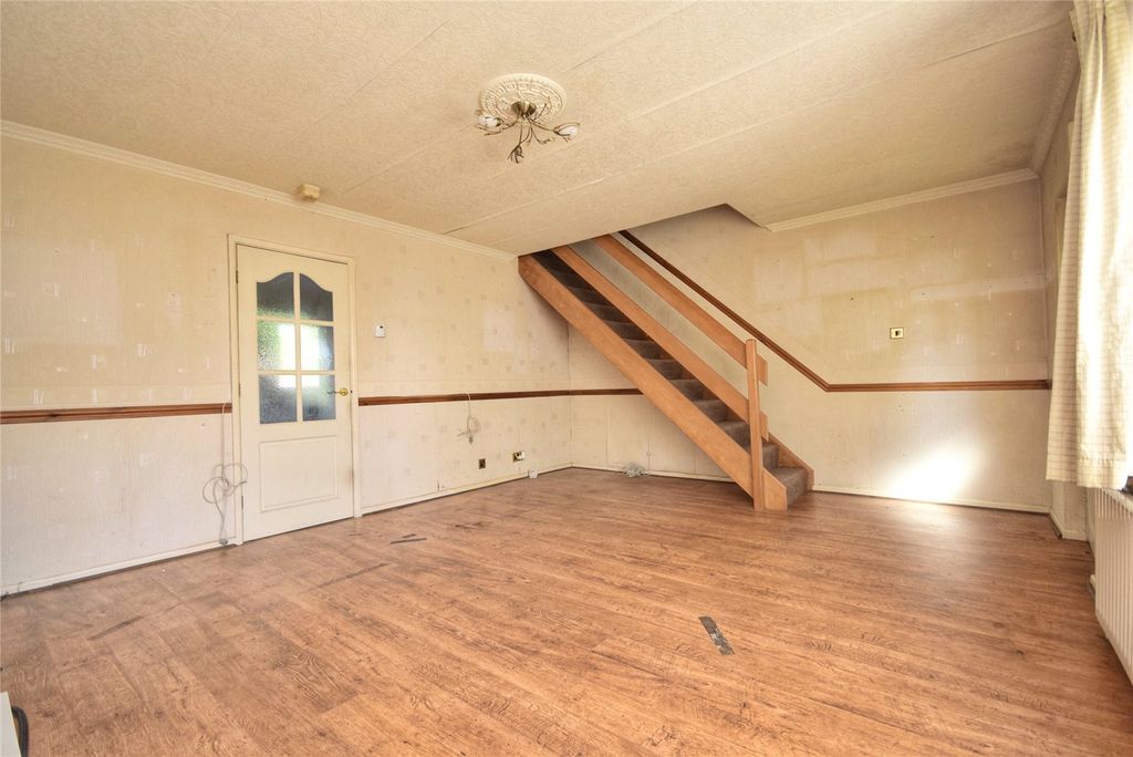 Property photo 3 of 18 Living Room