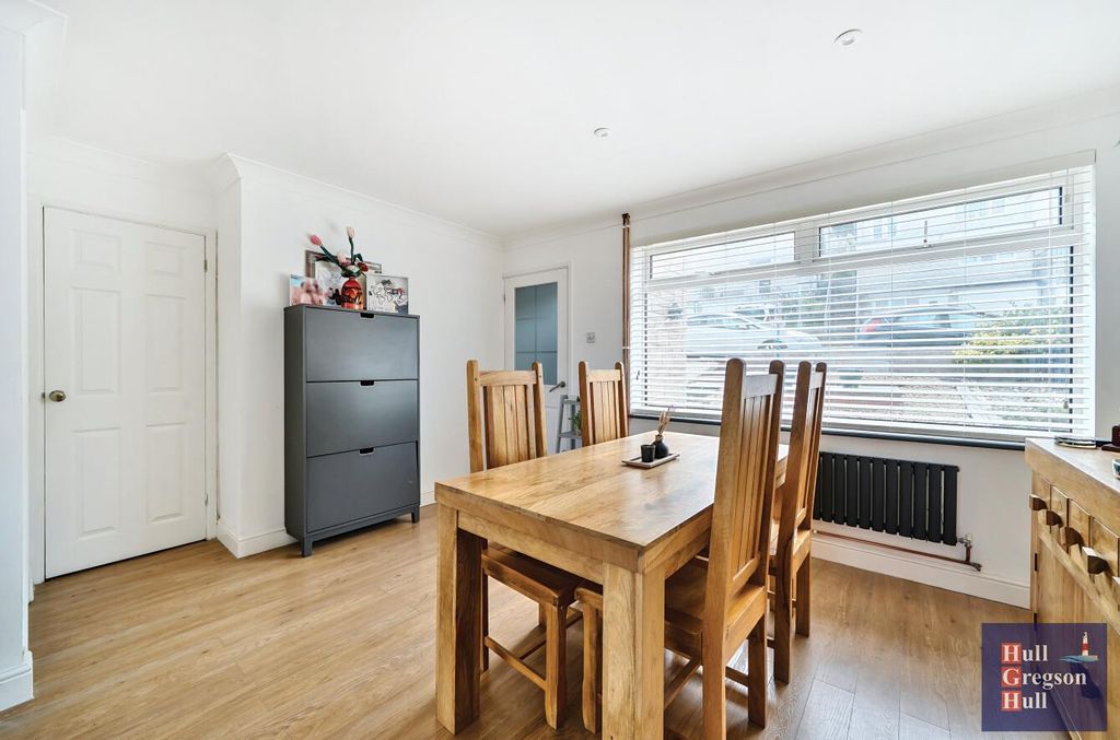 Property photo 2 of 20 Fea844De-1045-4Aaa-A211-Acd7d515Fdae.Jpg