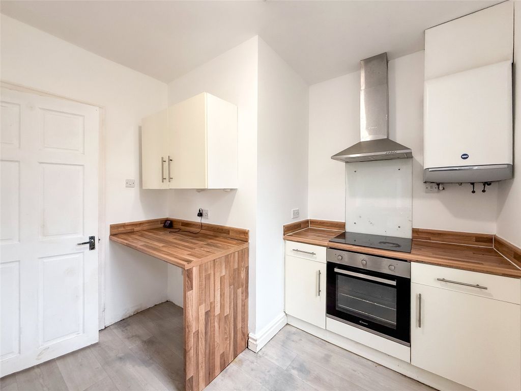 Property photo 2 of 11 Kitchen