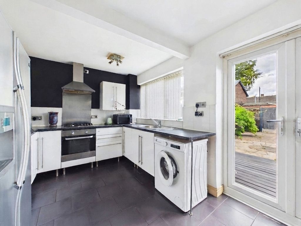 Property photo 3 of 11 Dining Kitchen