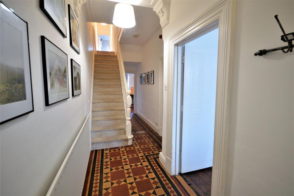 Property photo 2 of 11 Entrance Hall