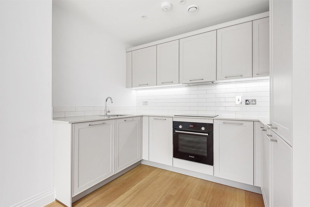 Property photo 2 of 12 Kitchen