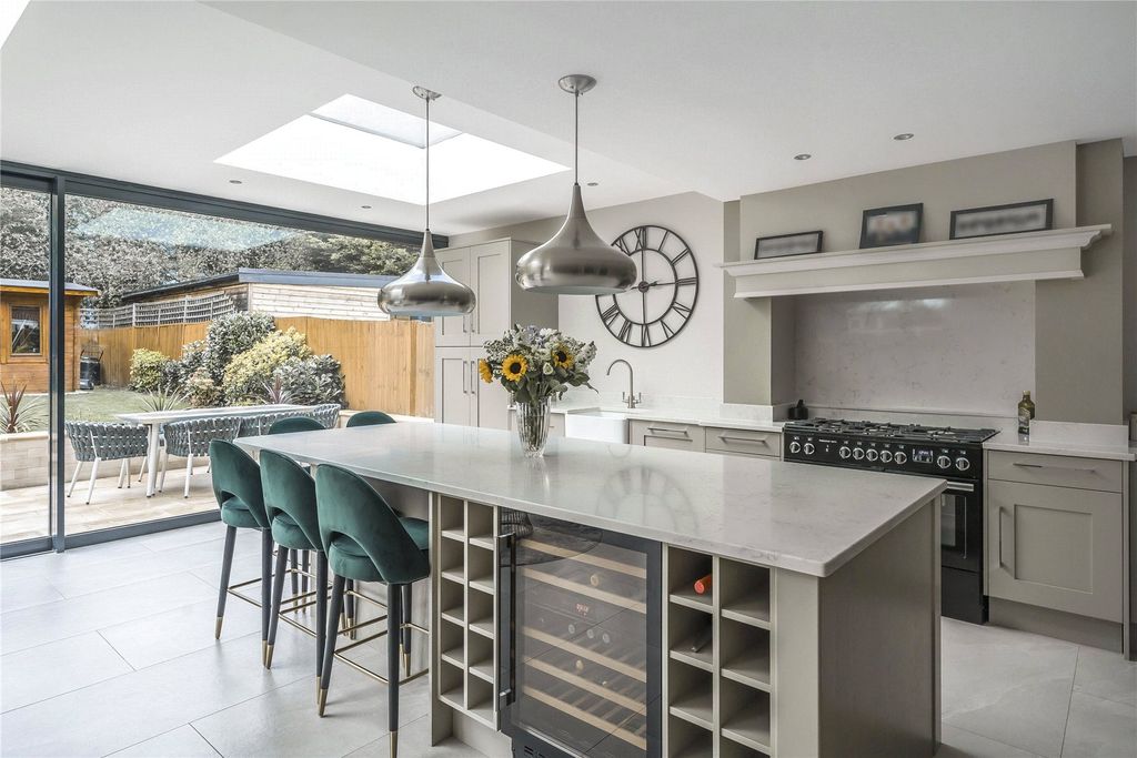 Property photo 2 of 19 Picture No. 14