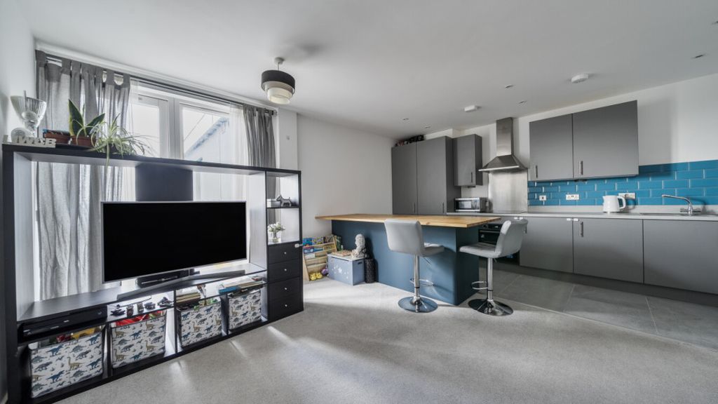 Property photo 2 of 9