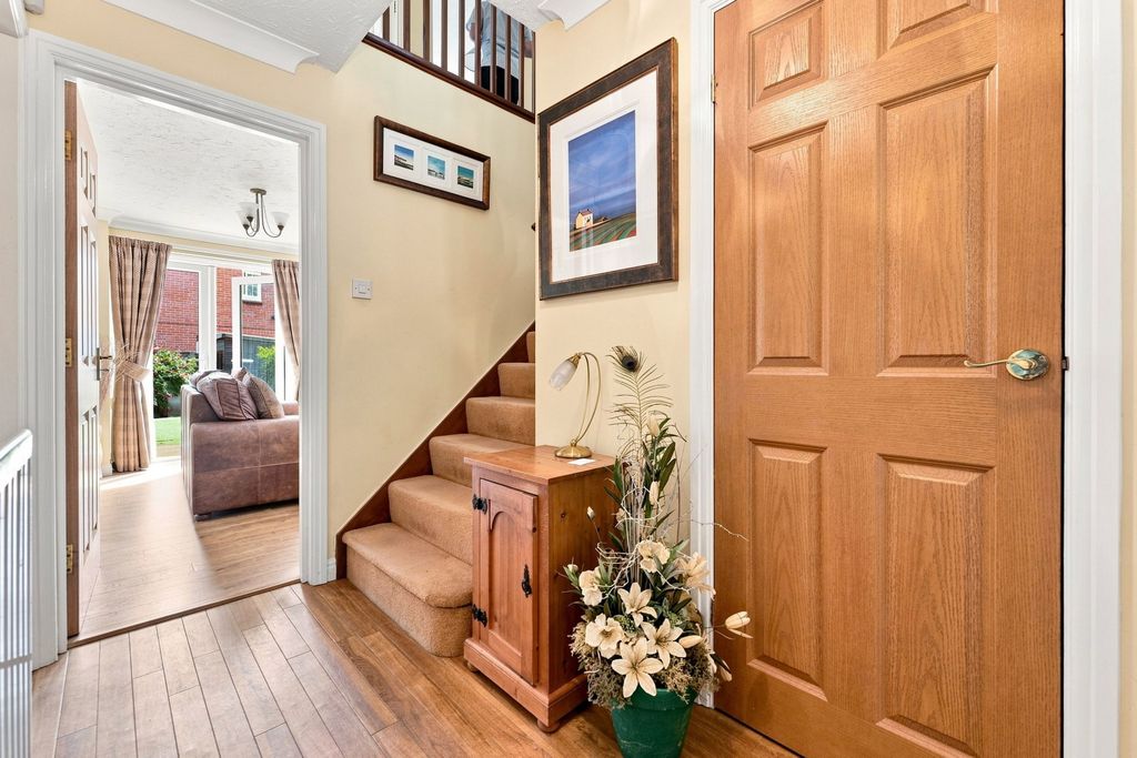 Property photo 2 of 23