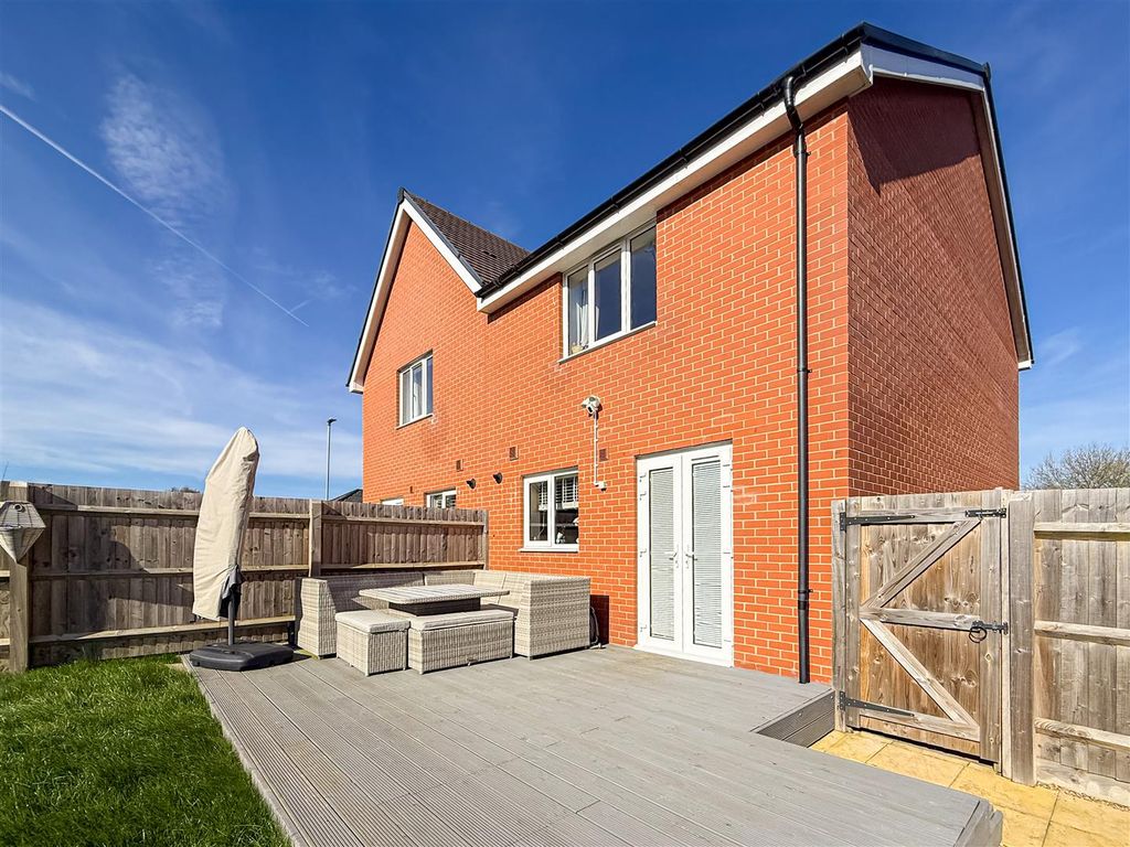 Property photo 2 of 19 Back