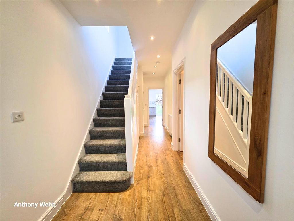 Property photo 3 of 20 Hallway