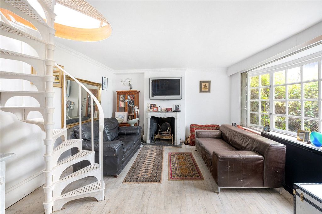 Property photo 2 of 7 Living Room