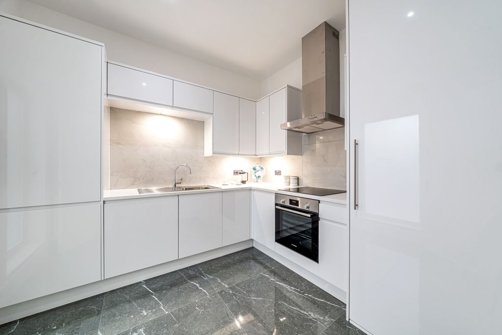 Property photo 3 of 12 Kitchen
