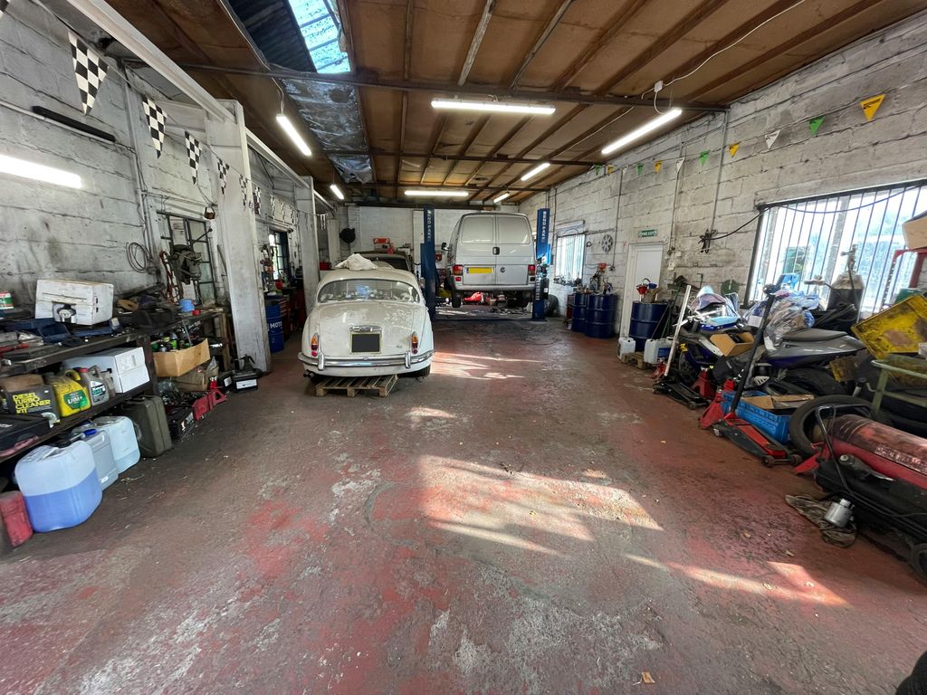 Property photo 2 of 7 18 00 09 E.Jpg