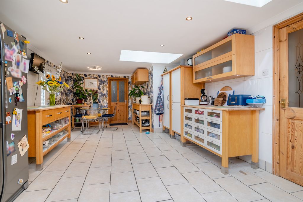 Property photo 3 of 33