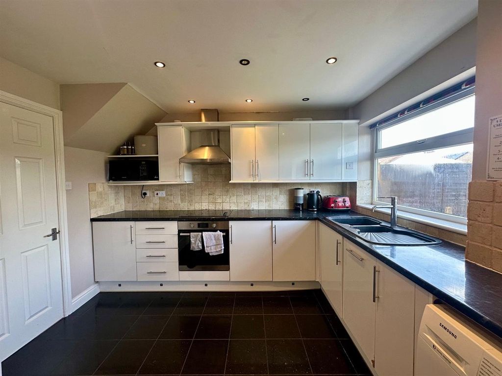 Property photo 2 of 18 Kitchen/Dining Room