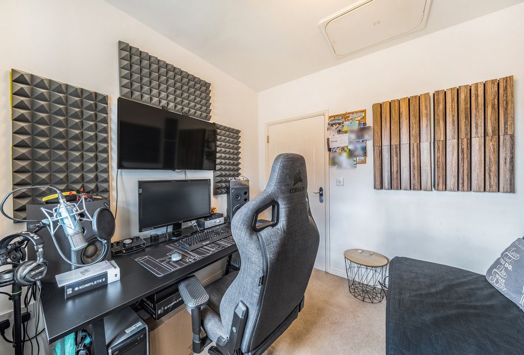 Property photo 3 of 18 1375970-5-690E060...