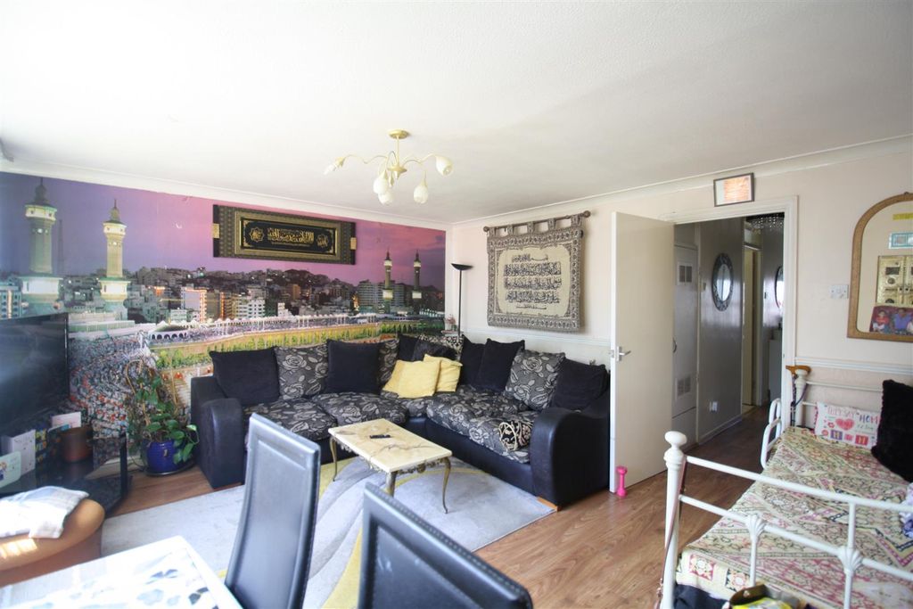 Property photo 2 of 11 Lounge/Diner