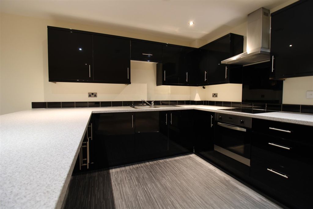 Property photo 2 of 11 Kitchen