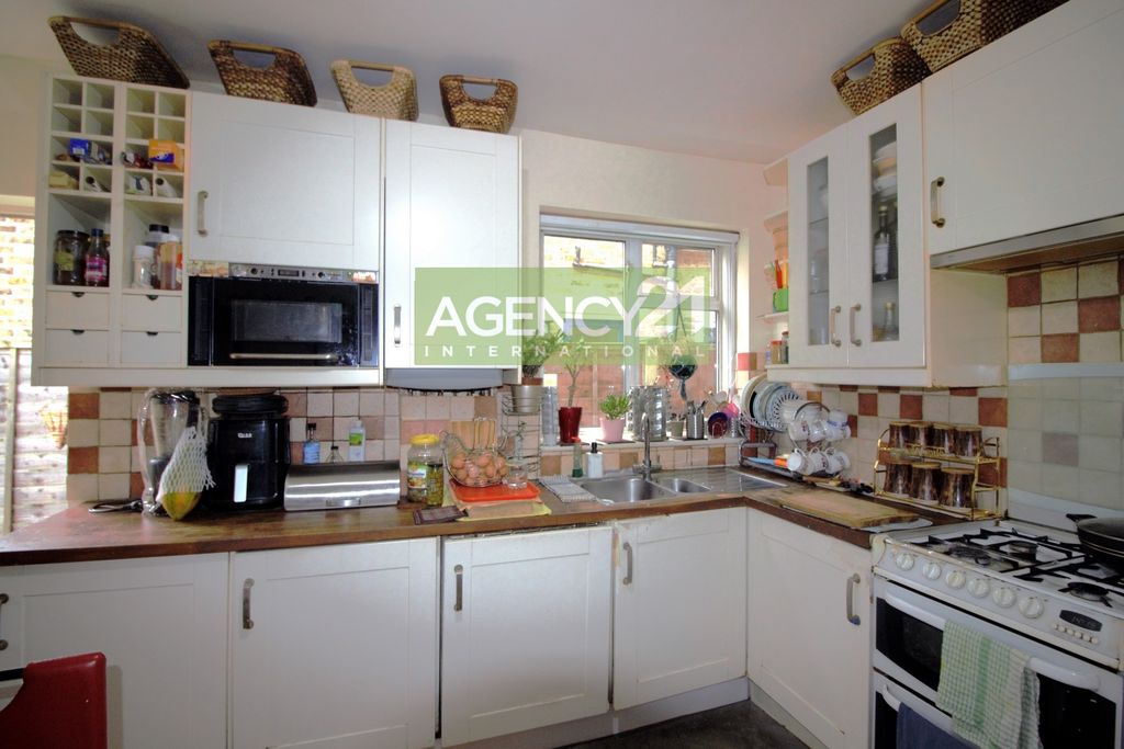 Property photo 1 of 9 Photo 12