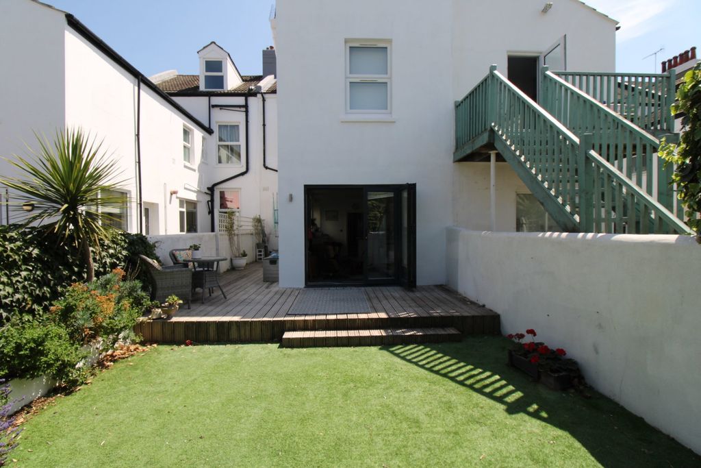 Property photo 2 of 10