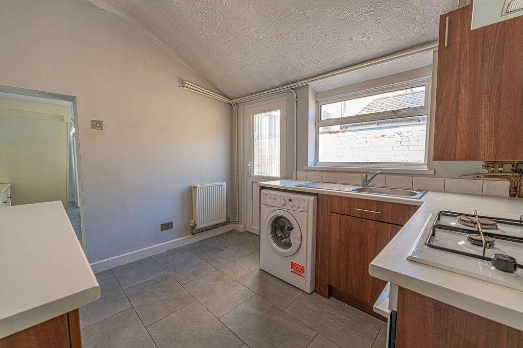 Property photo 3 of 23