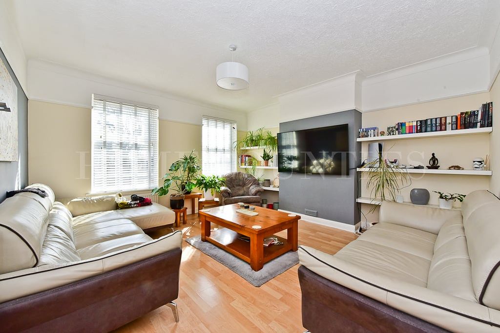 Property photo 3 of 18