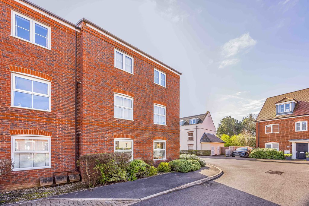 Property photo 1 of 14 Photo 7