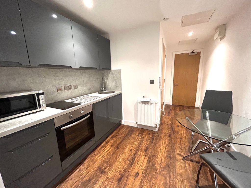 Property photo 3 of 7 Kitchen