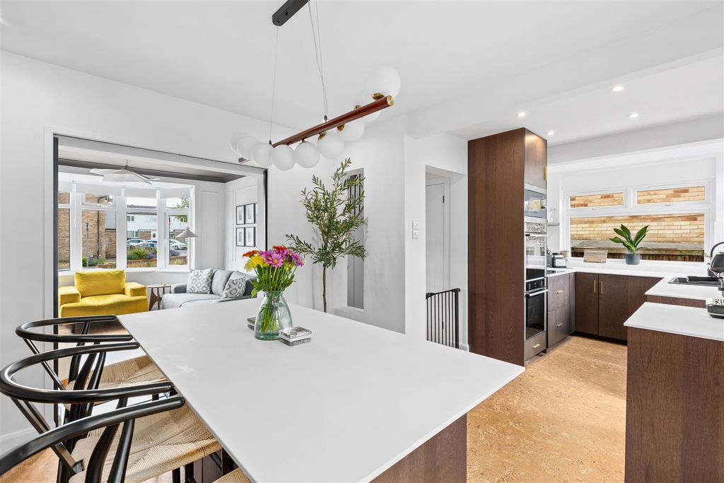 Property photo 3 of 28 Breakfast Bar Island