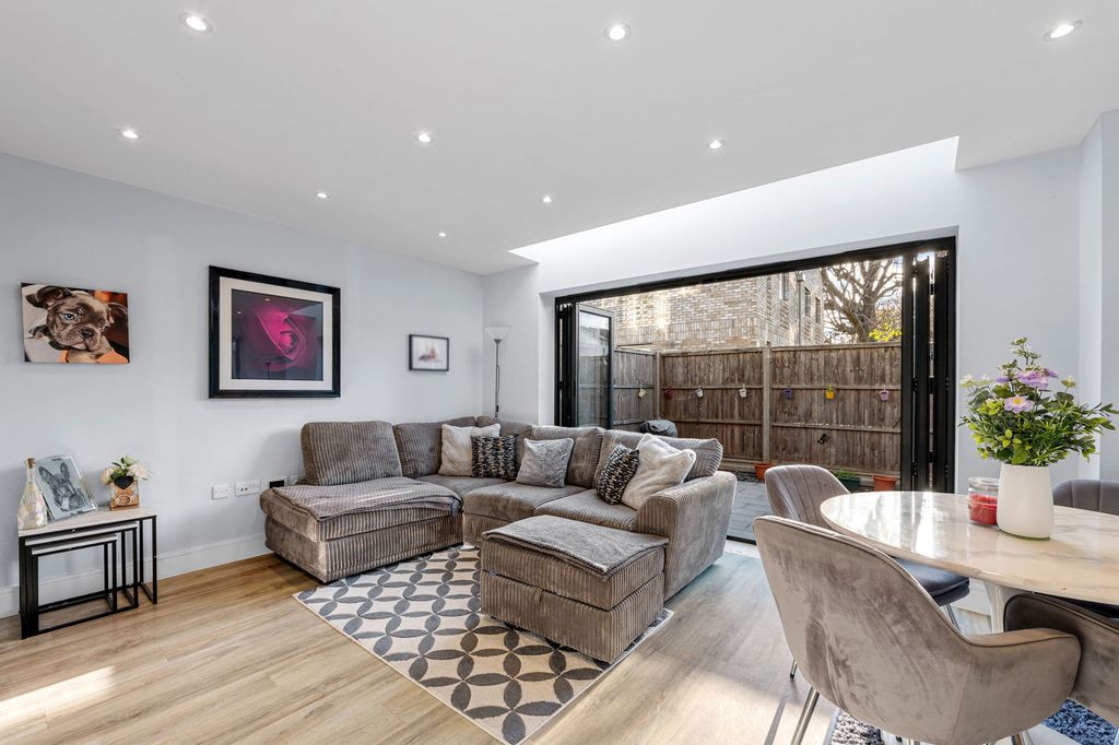 Property photo 1 of 17