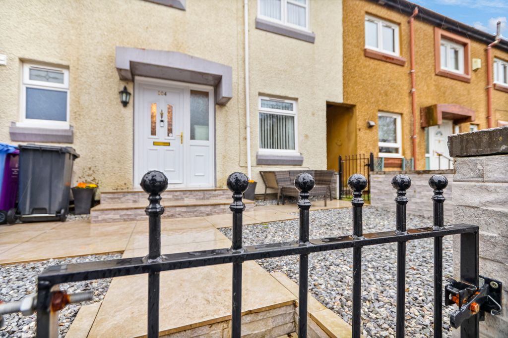 Property photo 2 of 27