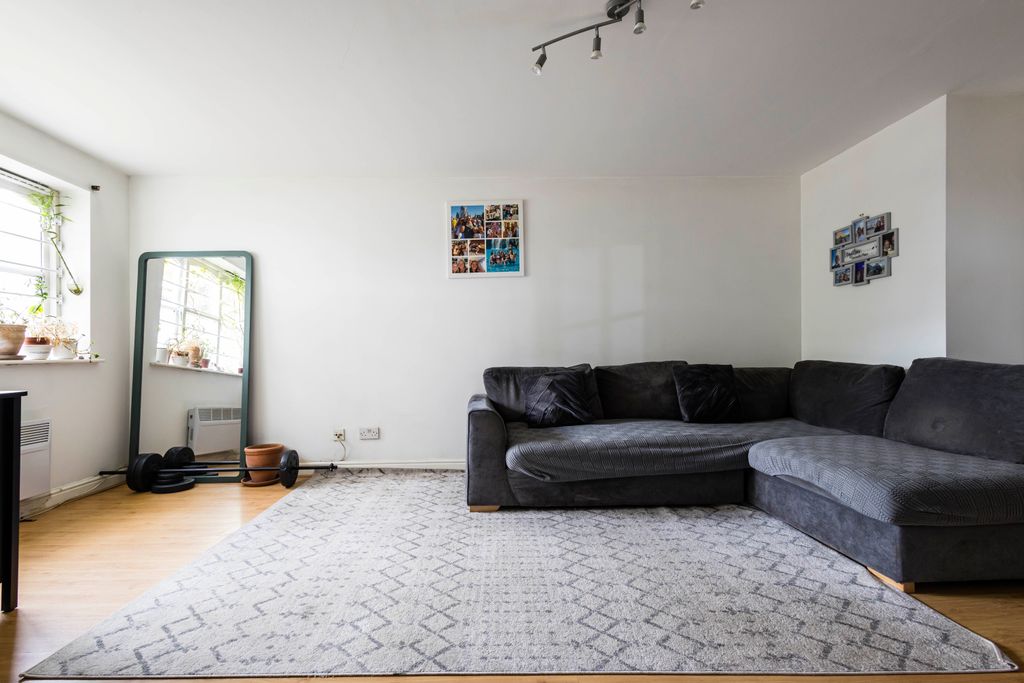 Property photo 3 of 11