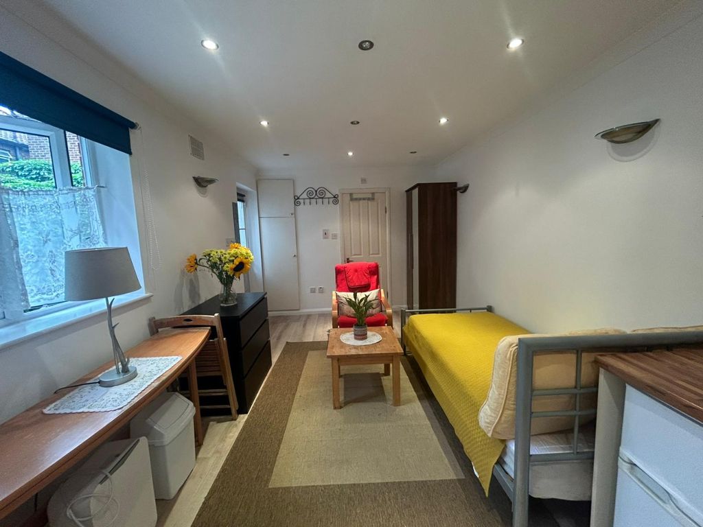 Property photo 3 of 7 4468922