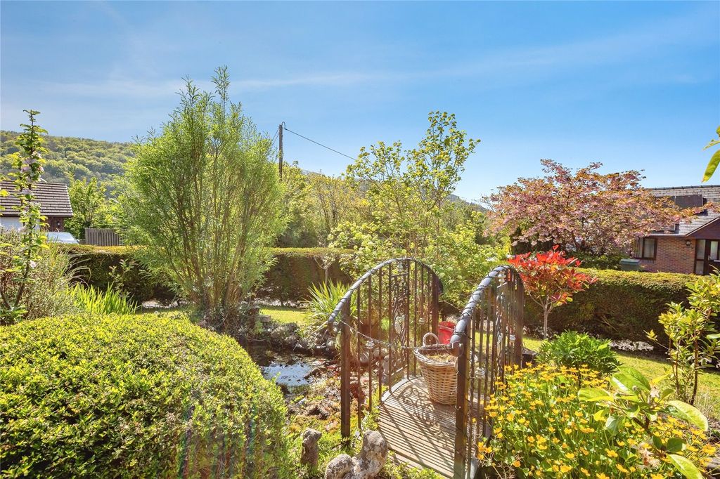 Property photo 2 of 34 Picture No. 21