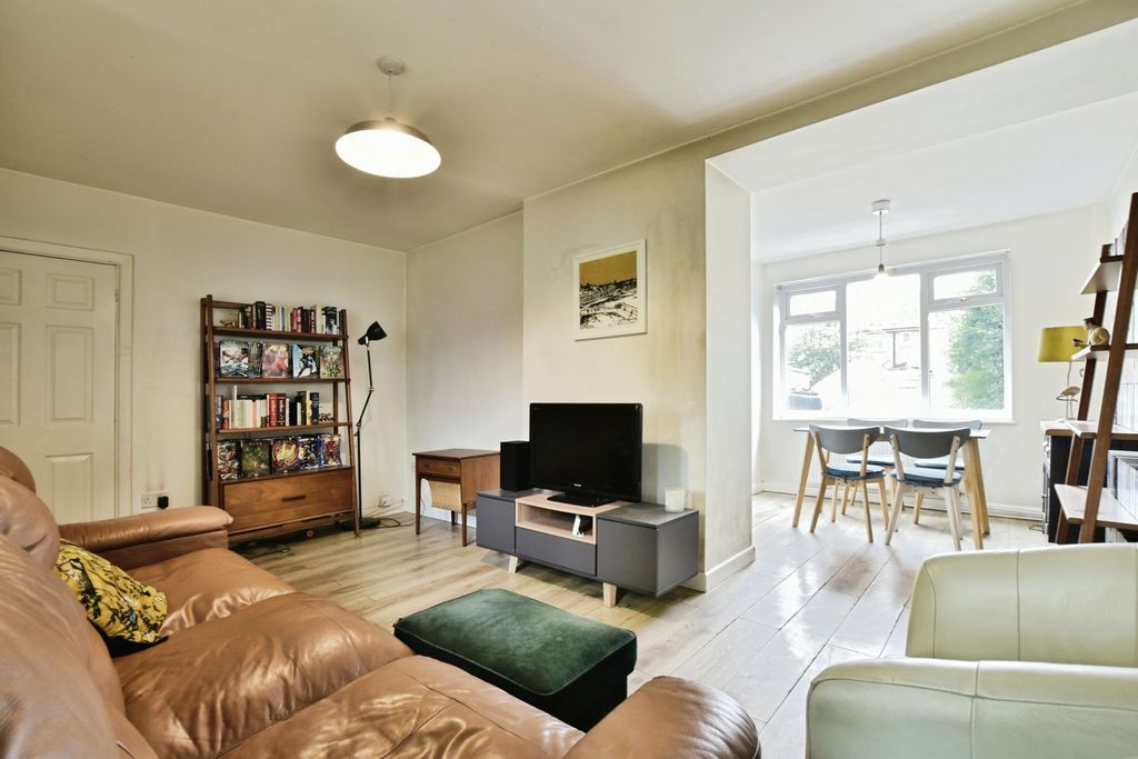 Property photo 3 of 17 Pbox-Img.Jpg