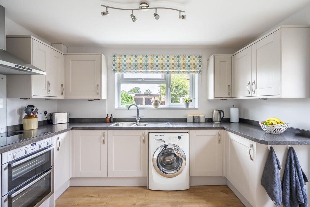 Property photo 2 of 16 Kitchen