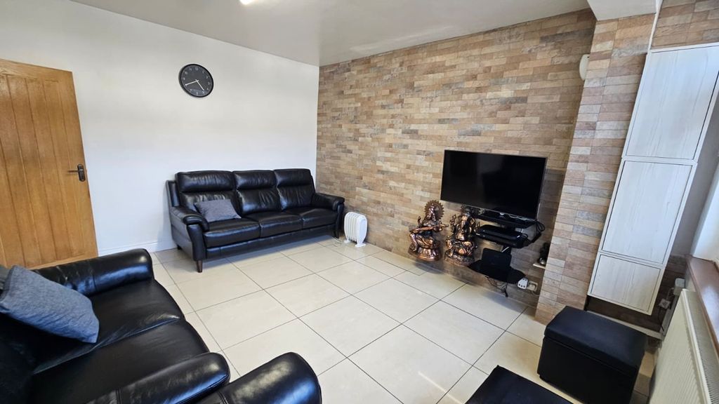 Property photo 2 of 39