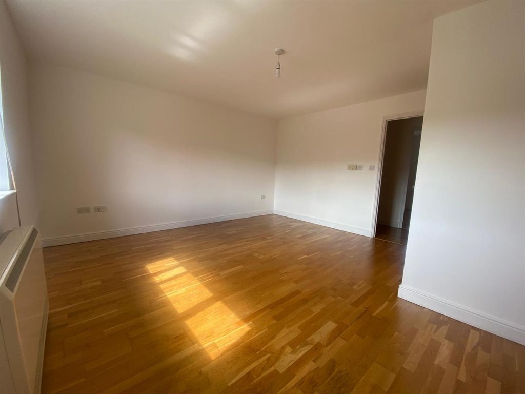 Property photo 2 of 10 1000184243.Jpg