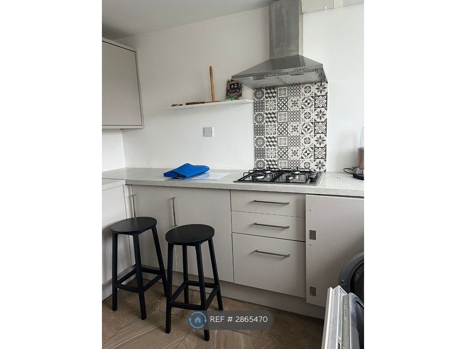 Property photo 2 of 9 Kitchen